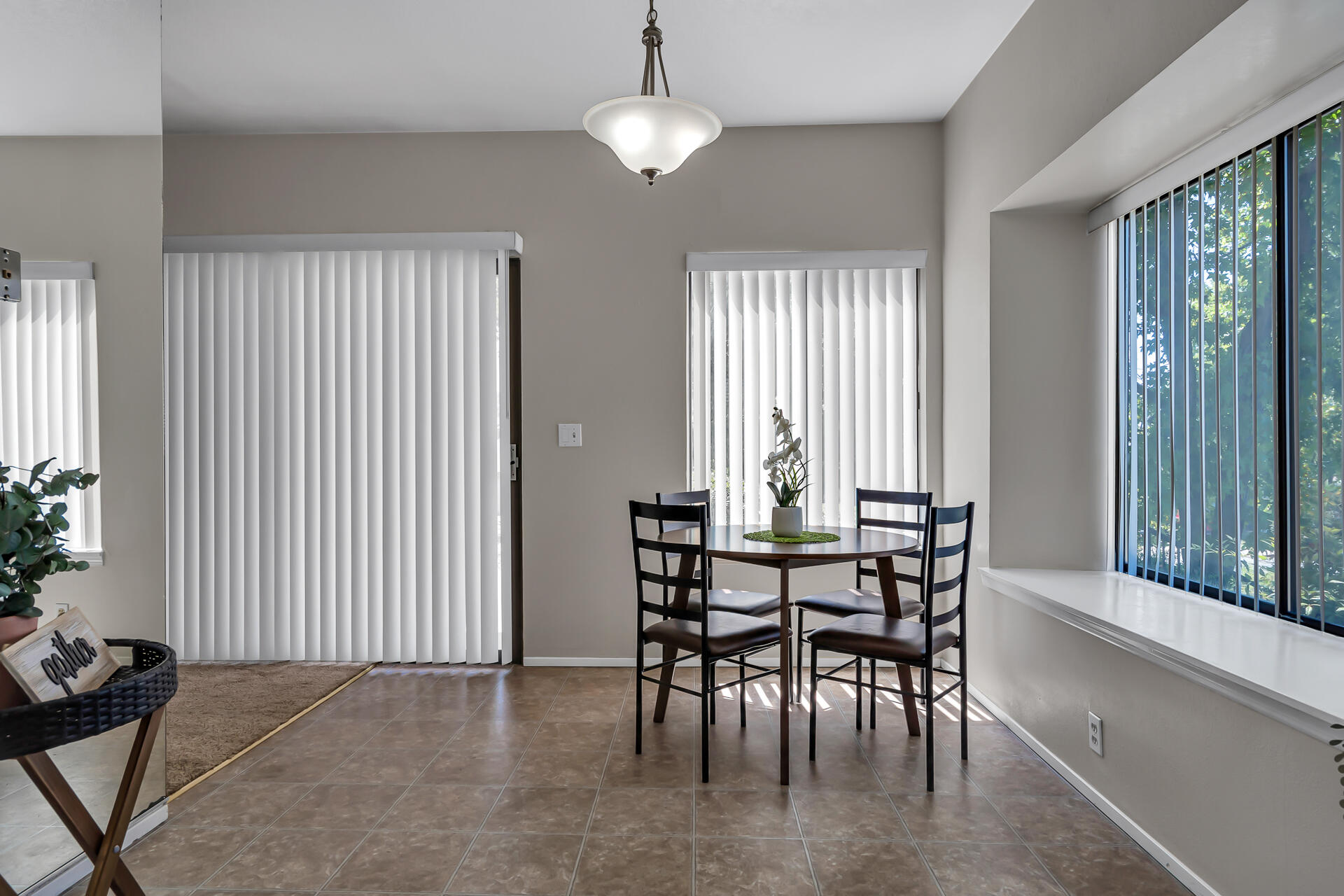 410 Ridgecrest Trail, Unit 129 Redding, CA 96003 - Photo 9 of 26 Slider to front patio area