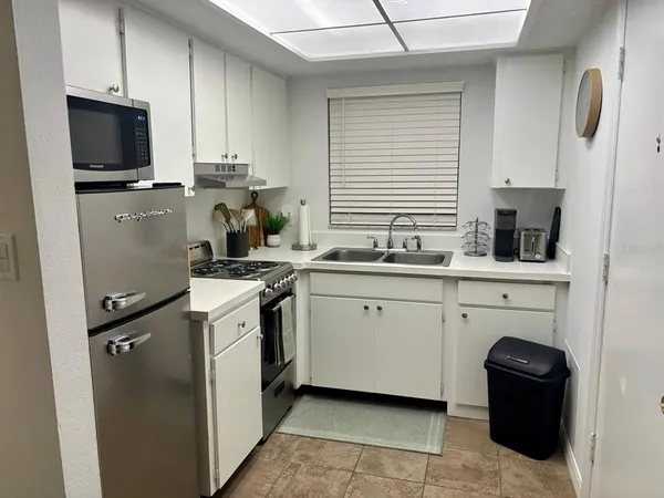 $1,700 | 3700 South Osprey Avenue, Unit 112, Sarasota, FL 34239