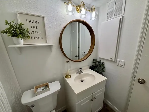 $1,700 | 3700 South Osprey Avenue, Unit 112, Sarasota, FL 34239