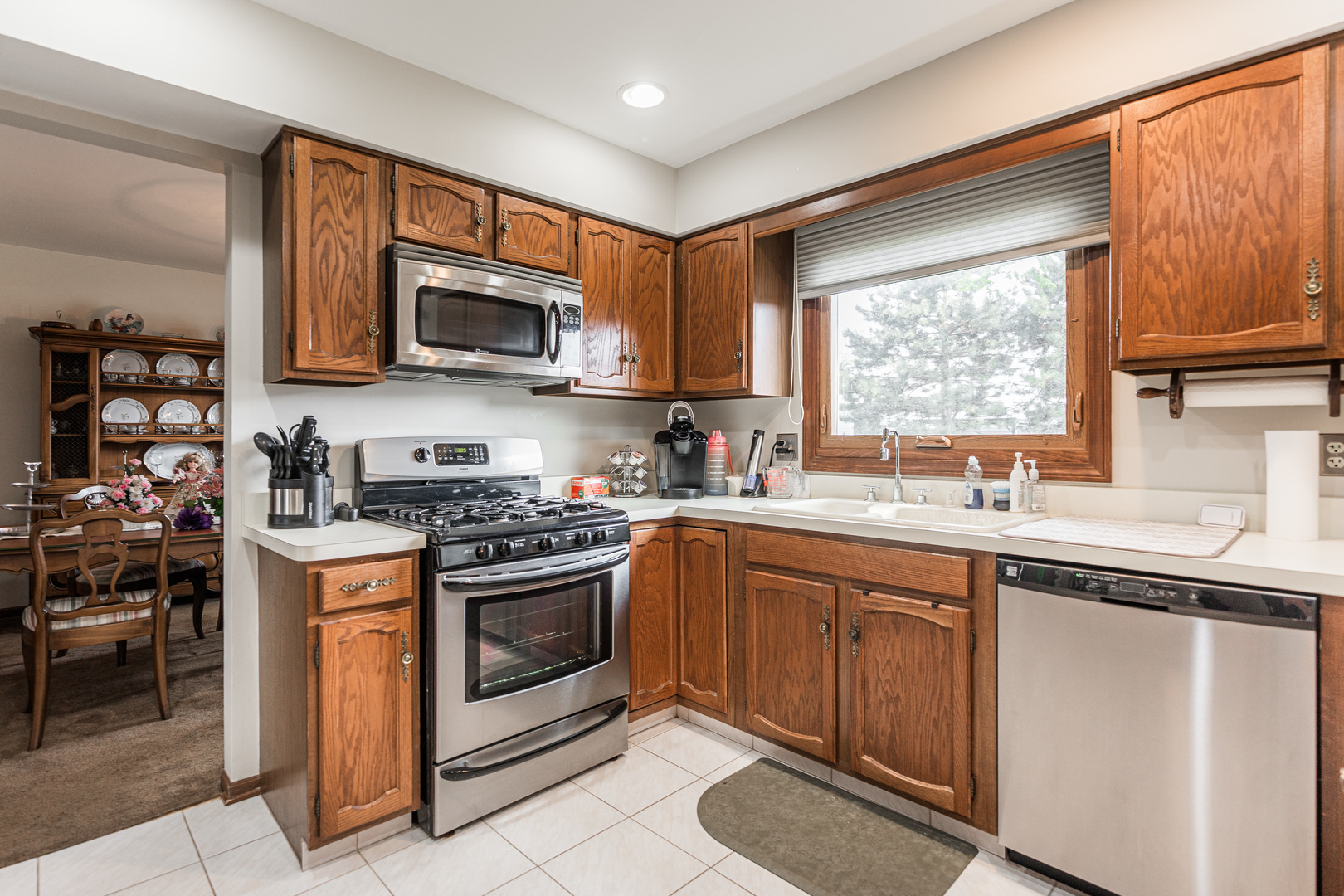 1301 Saddle Row Addison, IL 60101 - Photo 9 of 32 Gallery Image 9