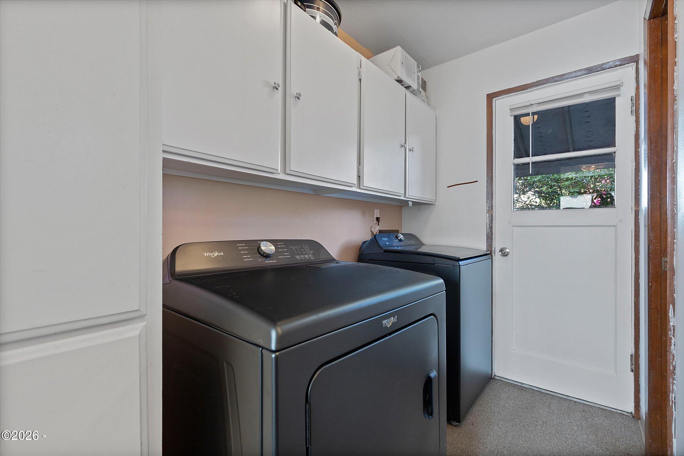 1318 Southeast Maple Street Toledo, OR 97391 - Photo 26 of 54 Laundry room