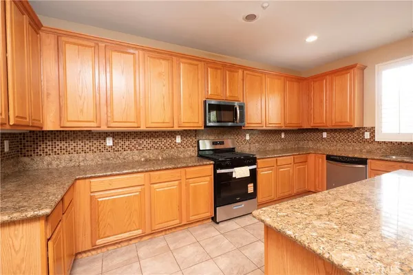 $757,500 | 16414 Twinberry Court, Fontana, CA 92336