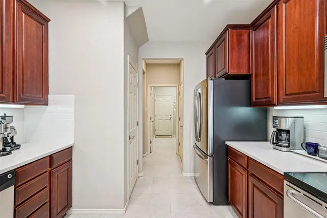 a view of livingroom with furniture
