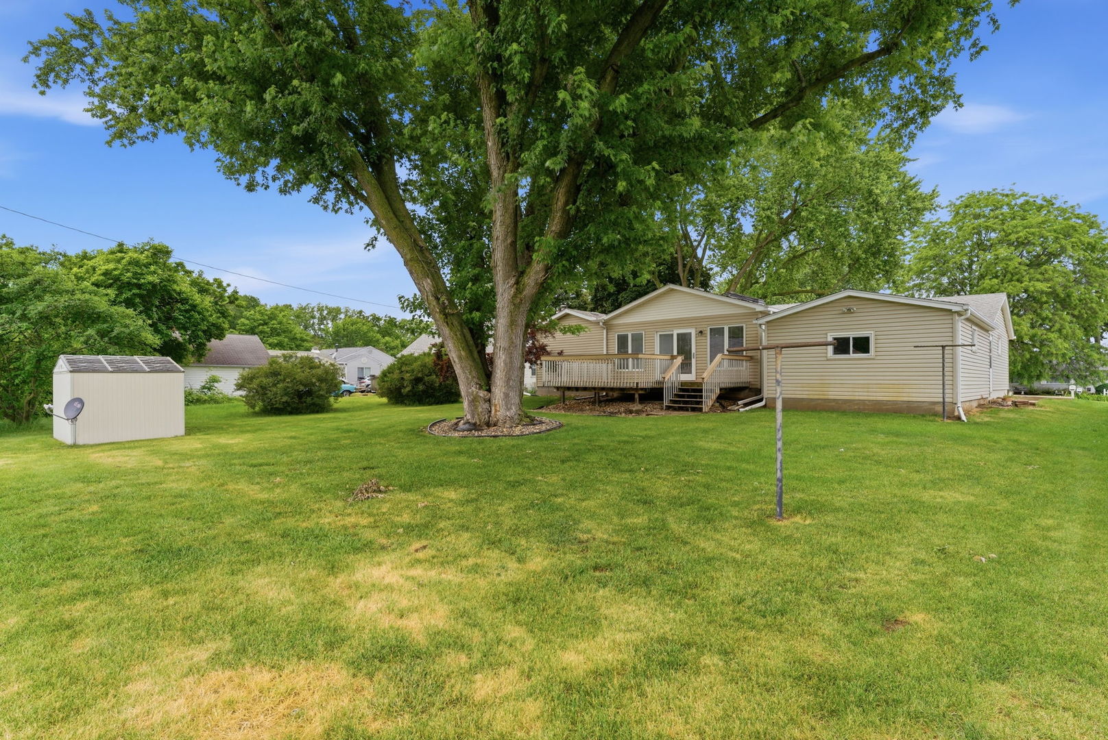 4620 50th Avenue Moline, IL 61265 - Photo 9 of 38