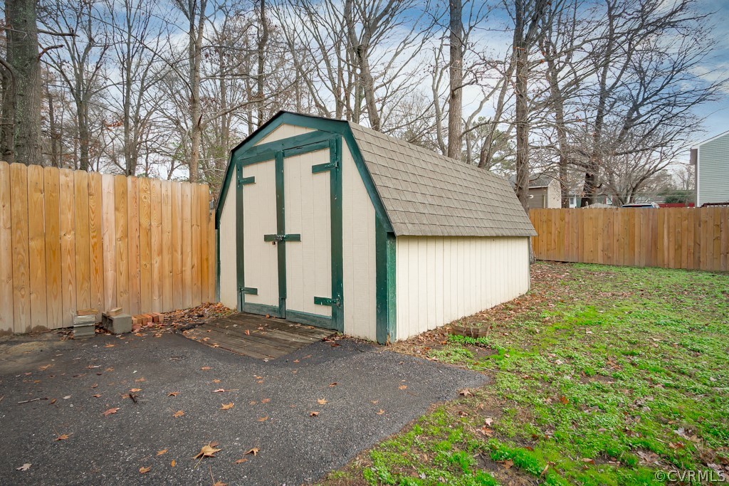 4705 Twelveoaks Road Midlothian, VA 23112 - Photo 25 of 25 a backyard of a house