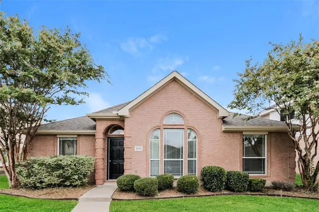 $2,305 | 1039 Barrymore Lane, Duncanville, TX 75137