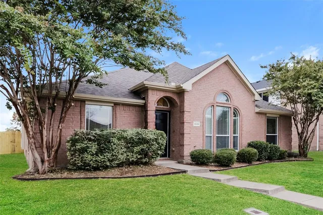 $2,305 | 1039 Barrymore Lane, Duncanville, TX 75137