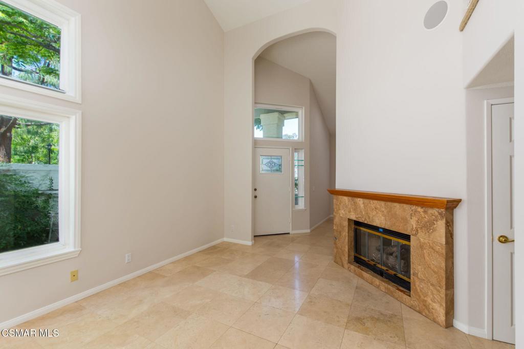 1047 Windmill Lane Oak Park, CA 91377 - Photo 3 of 13