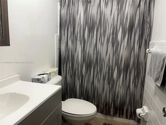 $2,200 | 1821 Northeast 56th Street, Unit 4, Fort Lauderdale, FL 33308