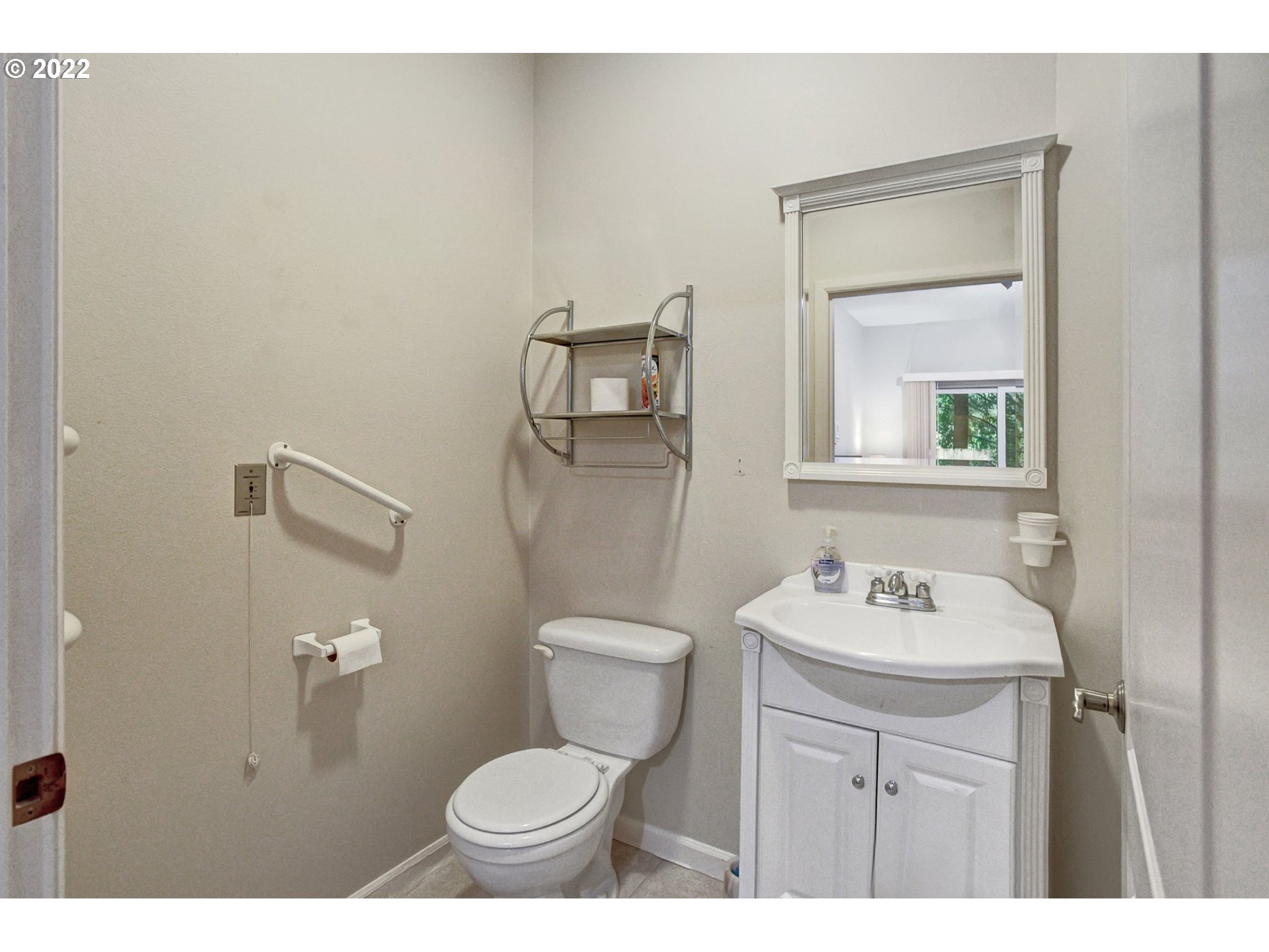 12122 Southeast Foster Road Portland, OR 97266 - Photo 11 of 32