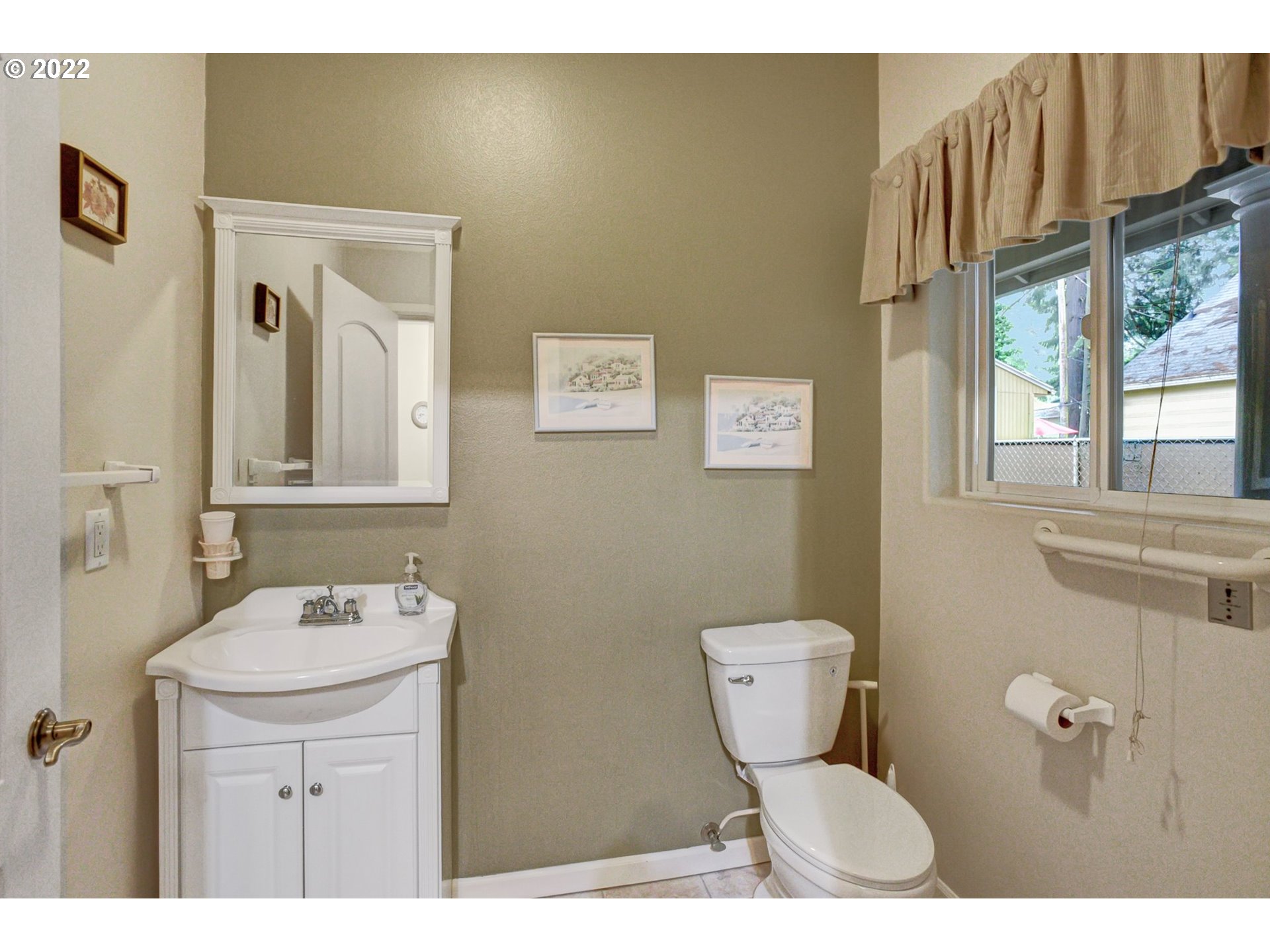 12122 Southeast Foster Road Portland, OR 97266 - Photo 20 of 32