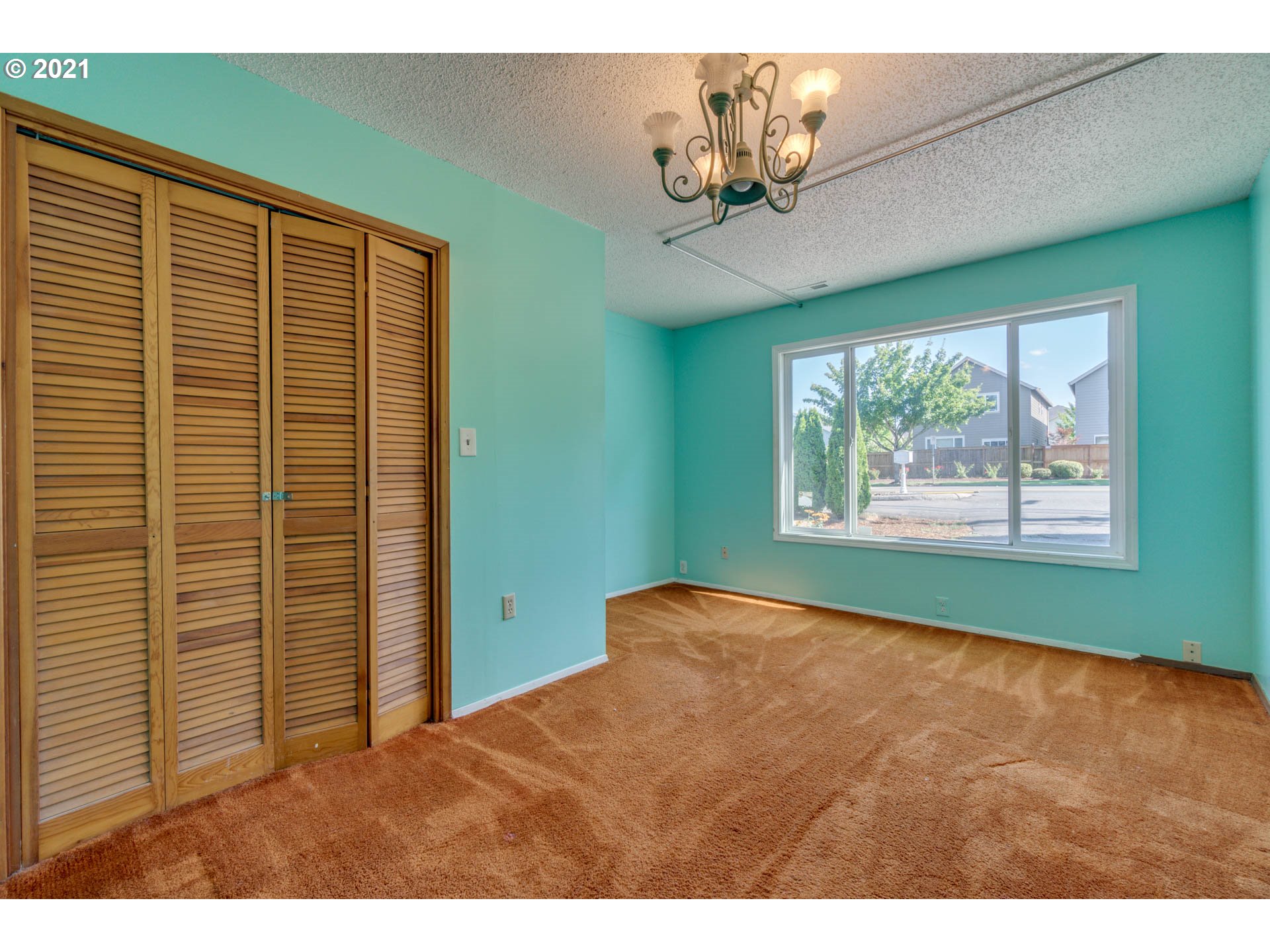 11555 Southwest Denney Road Beaverton, OR 97008 - Photo 17 of 28 a view of an empty room with a window
