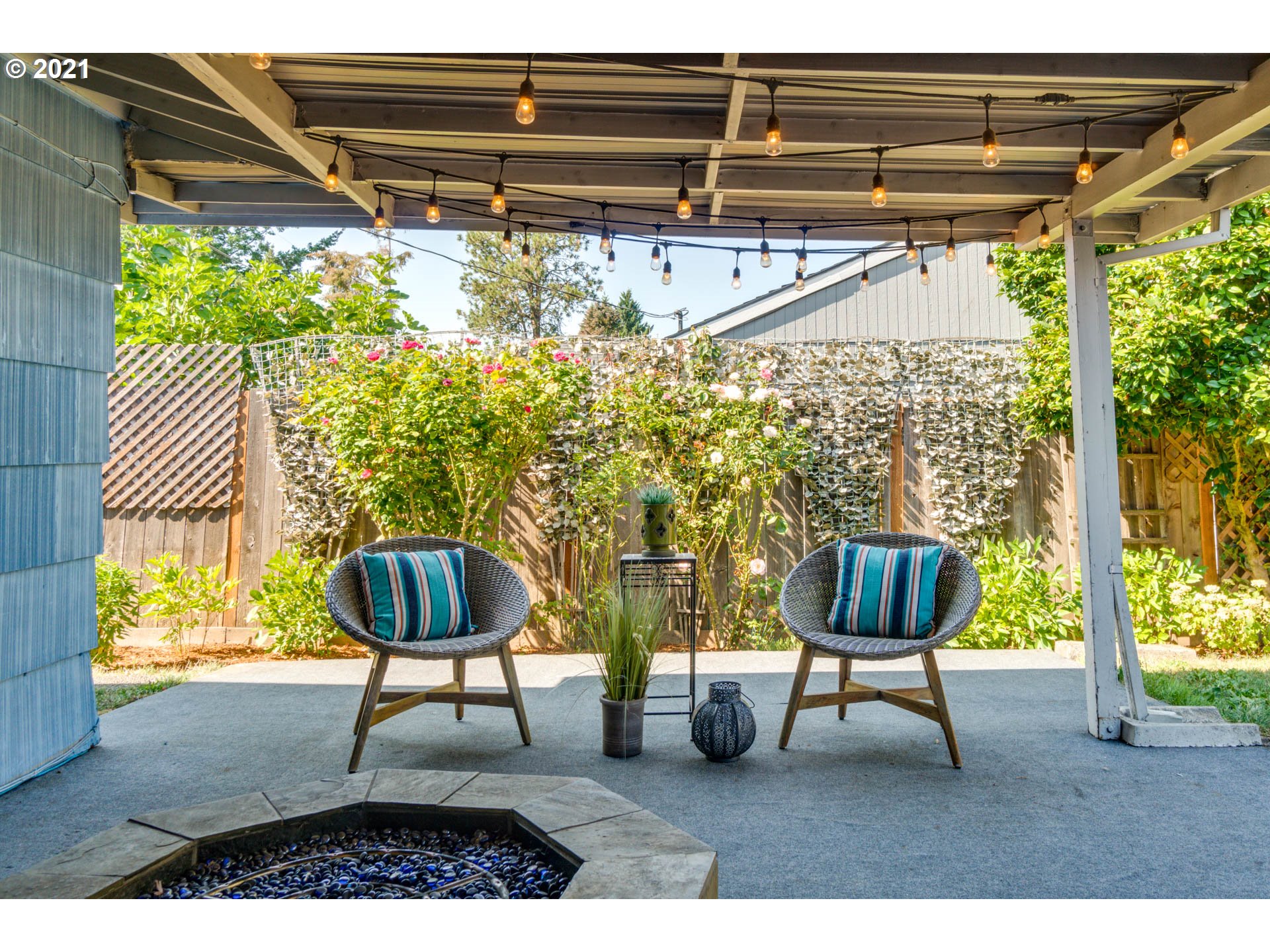 11555 Southwest Denney Road Beaverton, OR 97008 - Photo 23 of 28 a view of a chairs and table in the patio