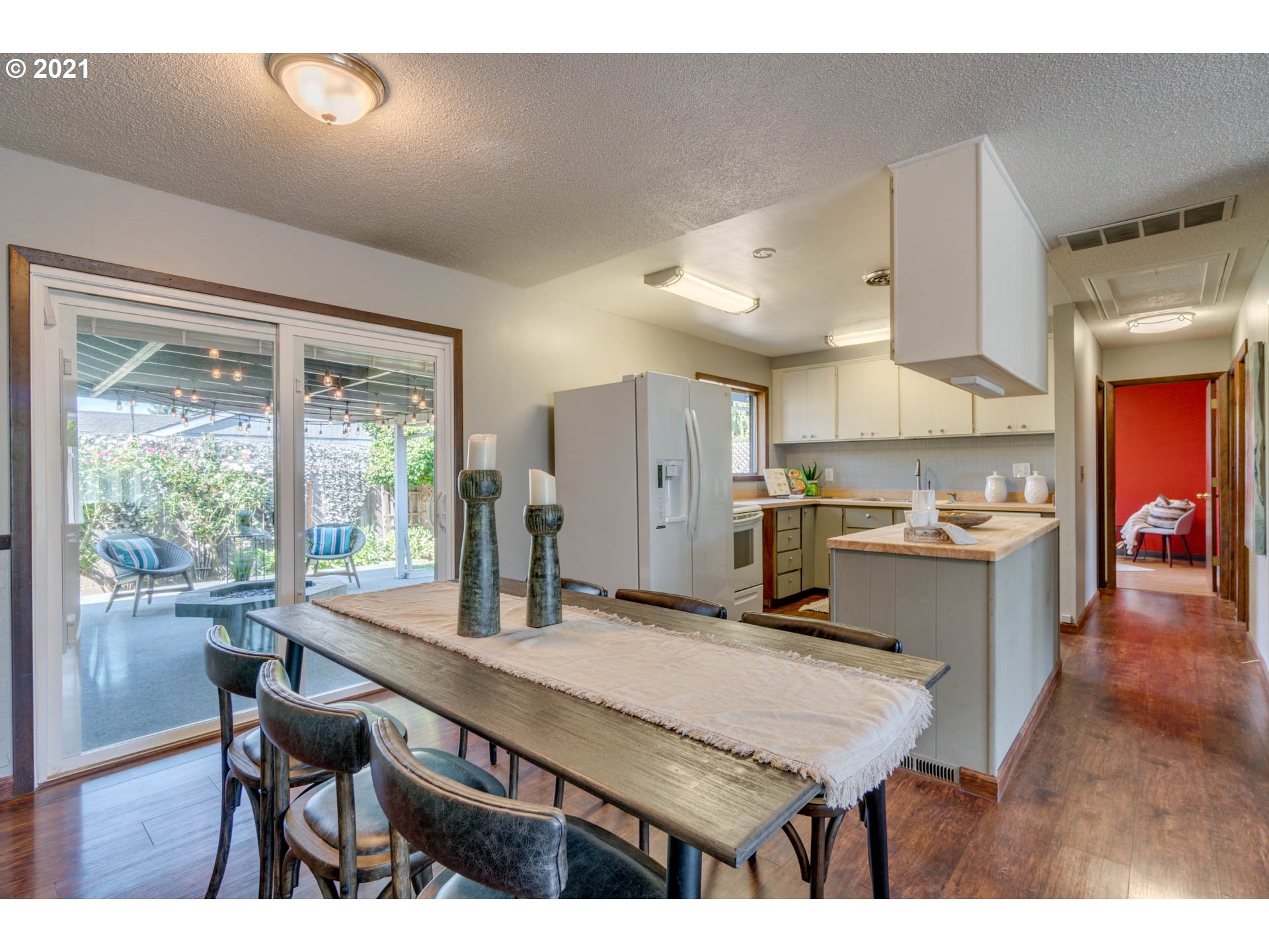 11555 Southwest Denney Road Beaverton, OR 97008 - Photo 6 of 28 a kitchen with a table chairs and window