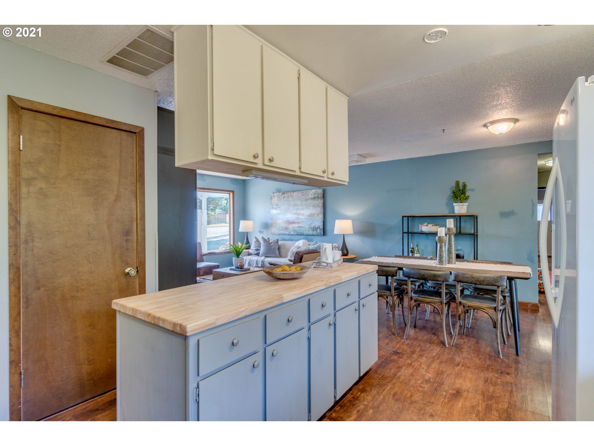 11555 Southwest Denney Road Beaverton, OR 97008 - Photo 7 of 28 a kitchen with a sink and cabinets