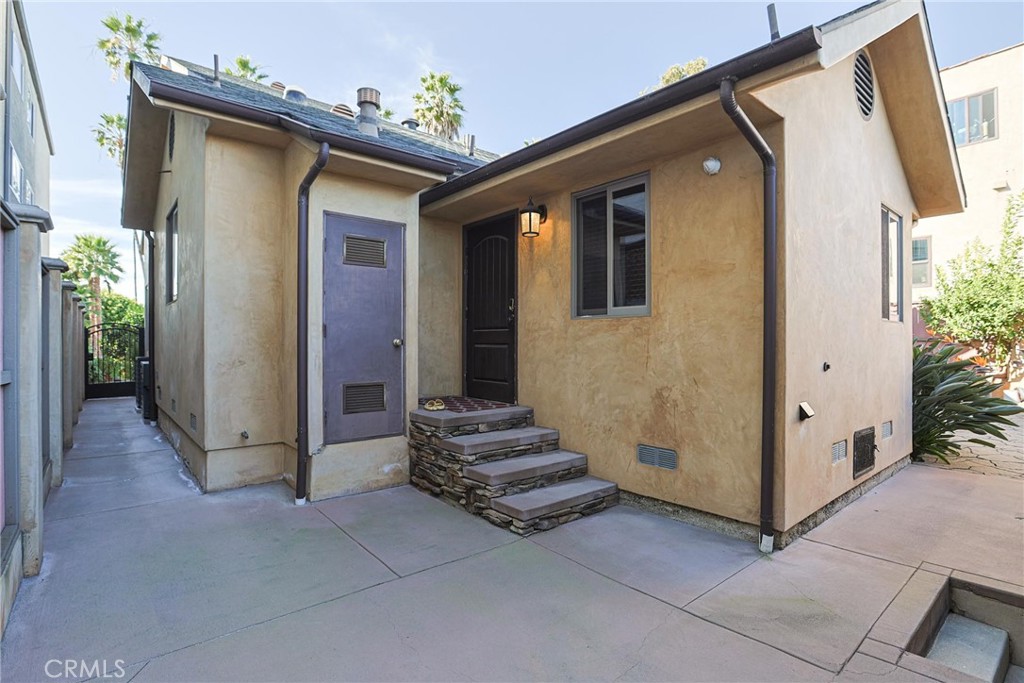 116 Termino Avenue Long Beach, CA 90803 - Photo 39 of 51 a view of a house with entryway doors