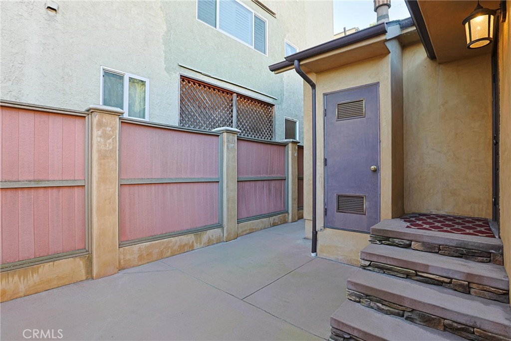 116 Termino Avenue Long Beach, CA 90803 - Photo 41 of 51 a view of front door of a house