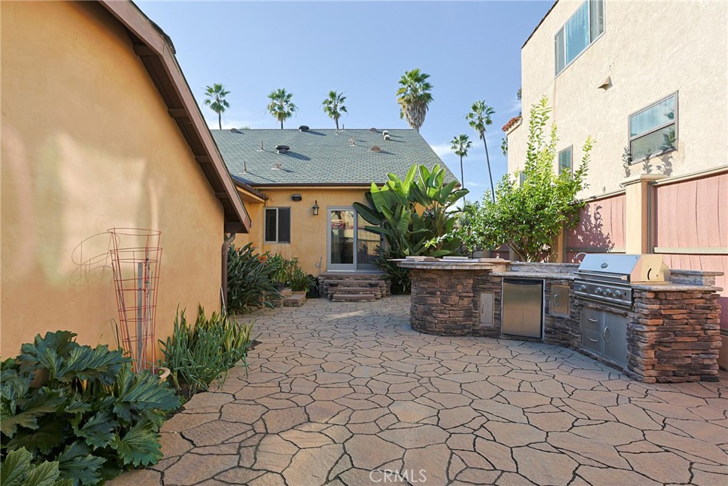 116 Termino Avenue Long Beach, CA 90803 - Photo 46 of 51 a view of backyard with sitting area