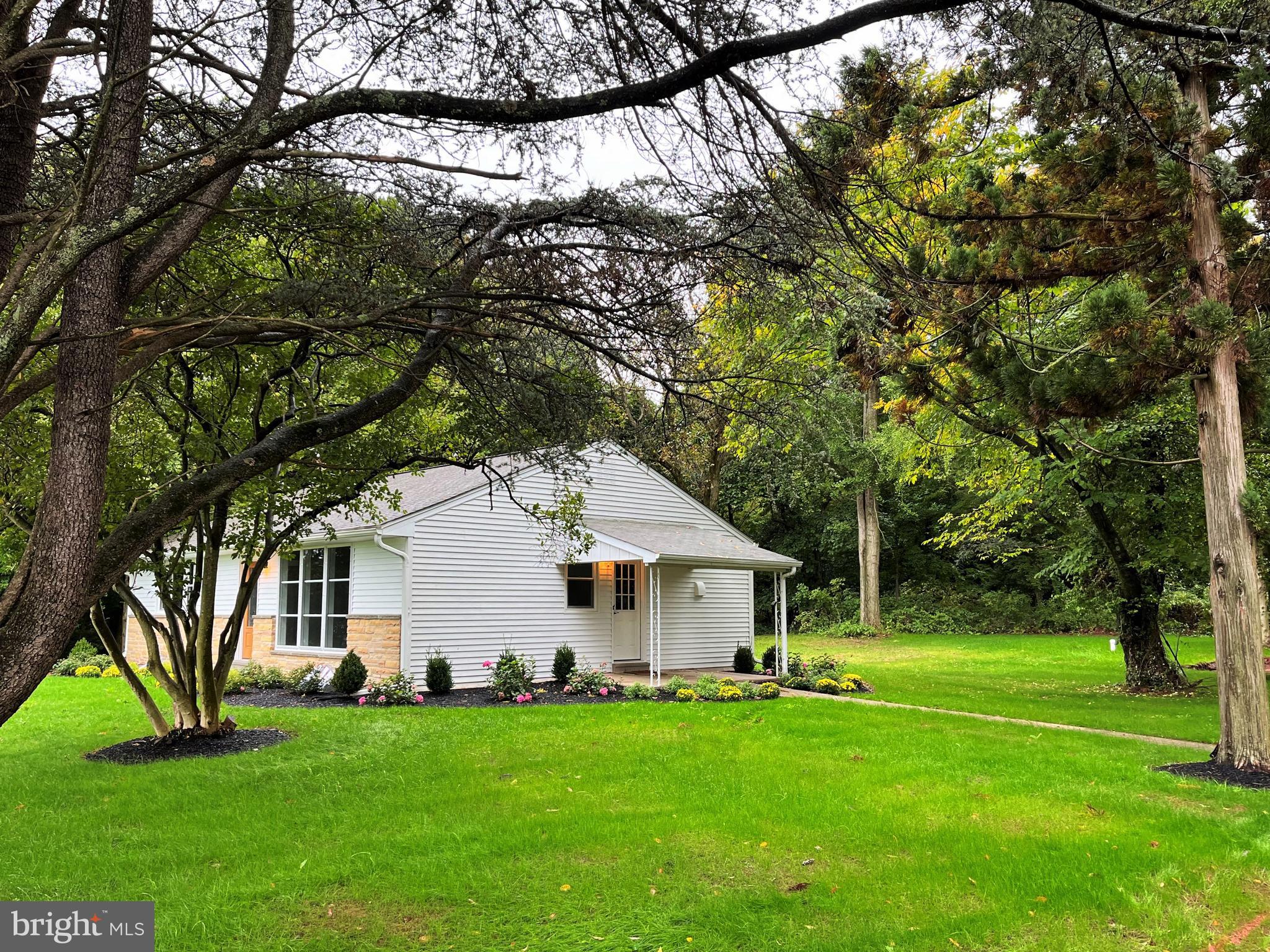 910 Spring City Road Phoenixville, PA 19460 - Photo 2 of 35
