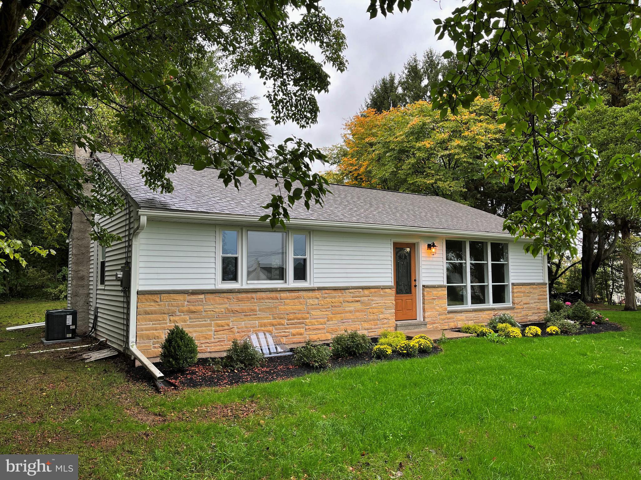 910 Spring City Road Phoenixville, PA 19460 - Photo 3 of 35