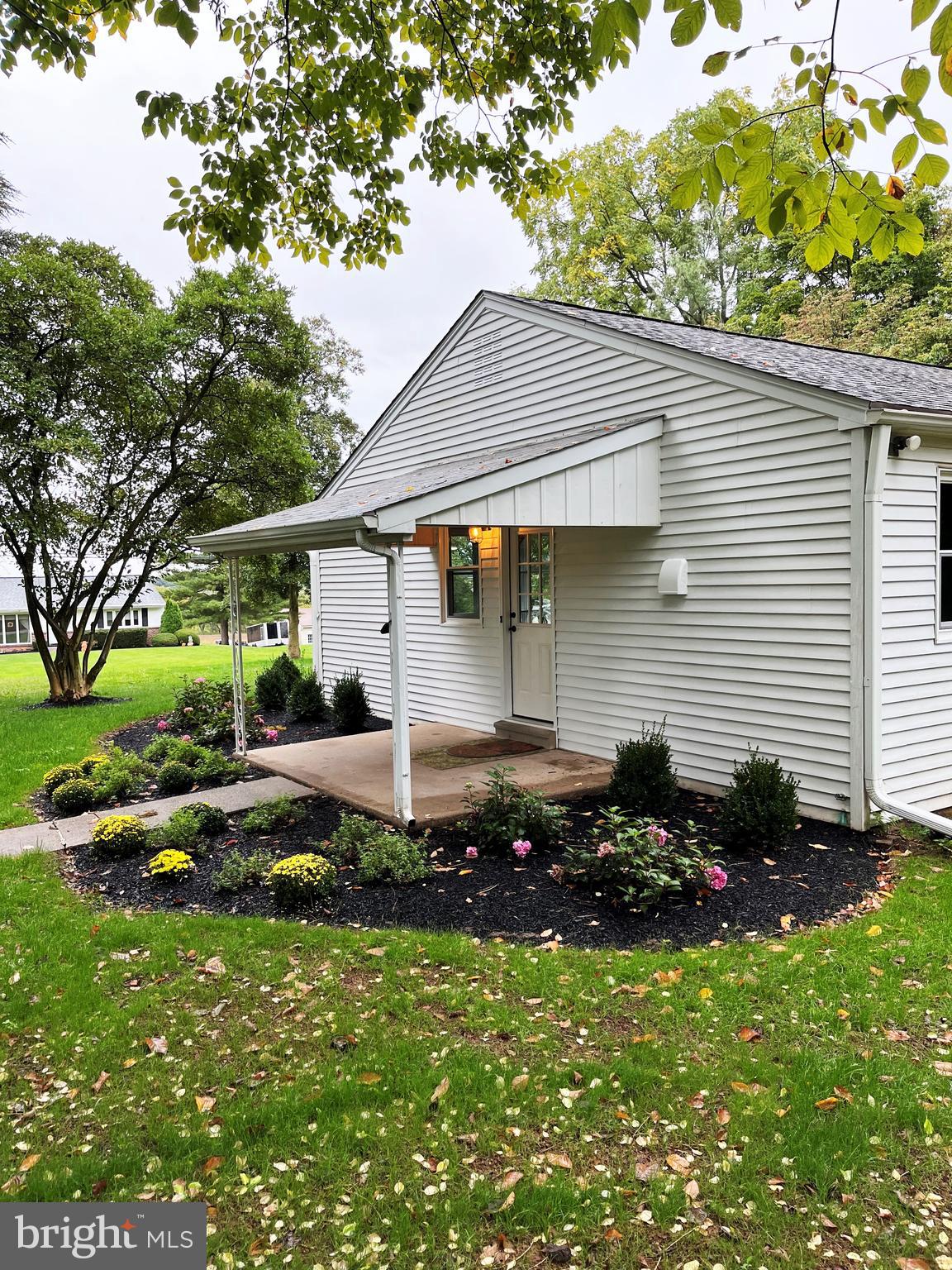 910 Spring City Road Phoenixville, PA 19460 - Photo 5 of 35