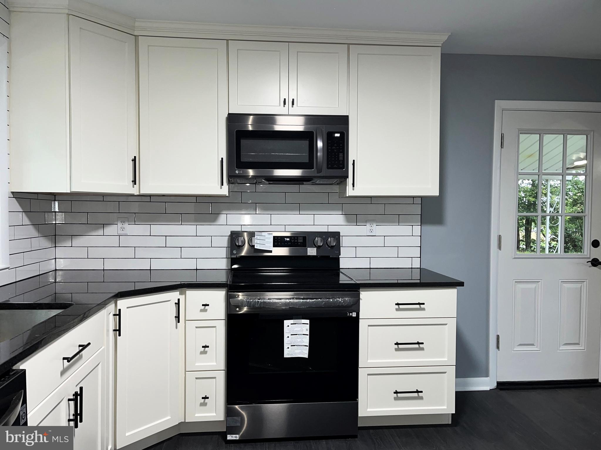 910 Spring City Road Phoenixville, PA 19460 - Photo 8 of 35 Brand New Kitchen