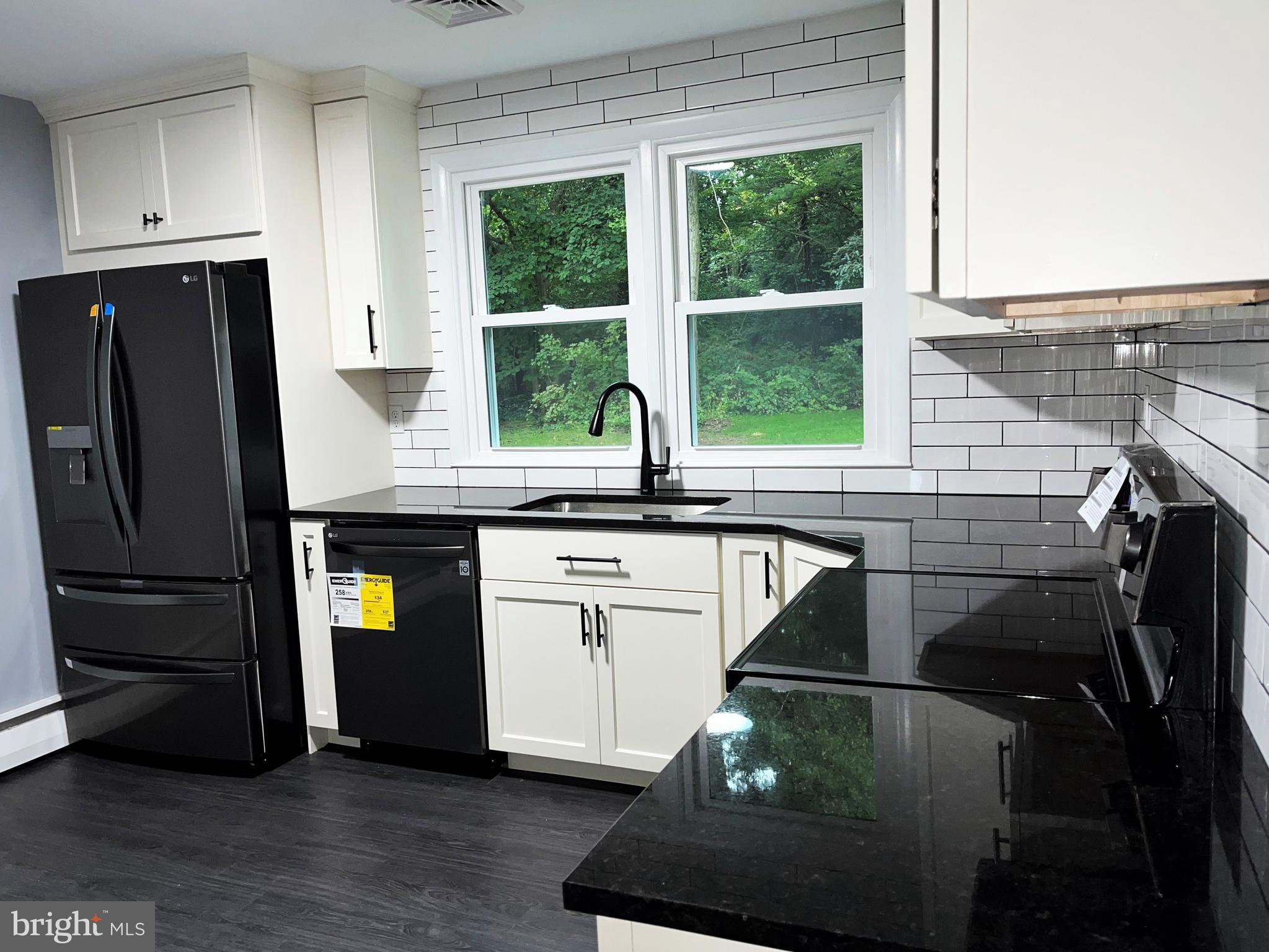 910 Spring City Road Phoenixville, PA 19460 - Photo 10 of 35 Brand New Kitchen