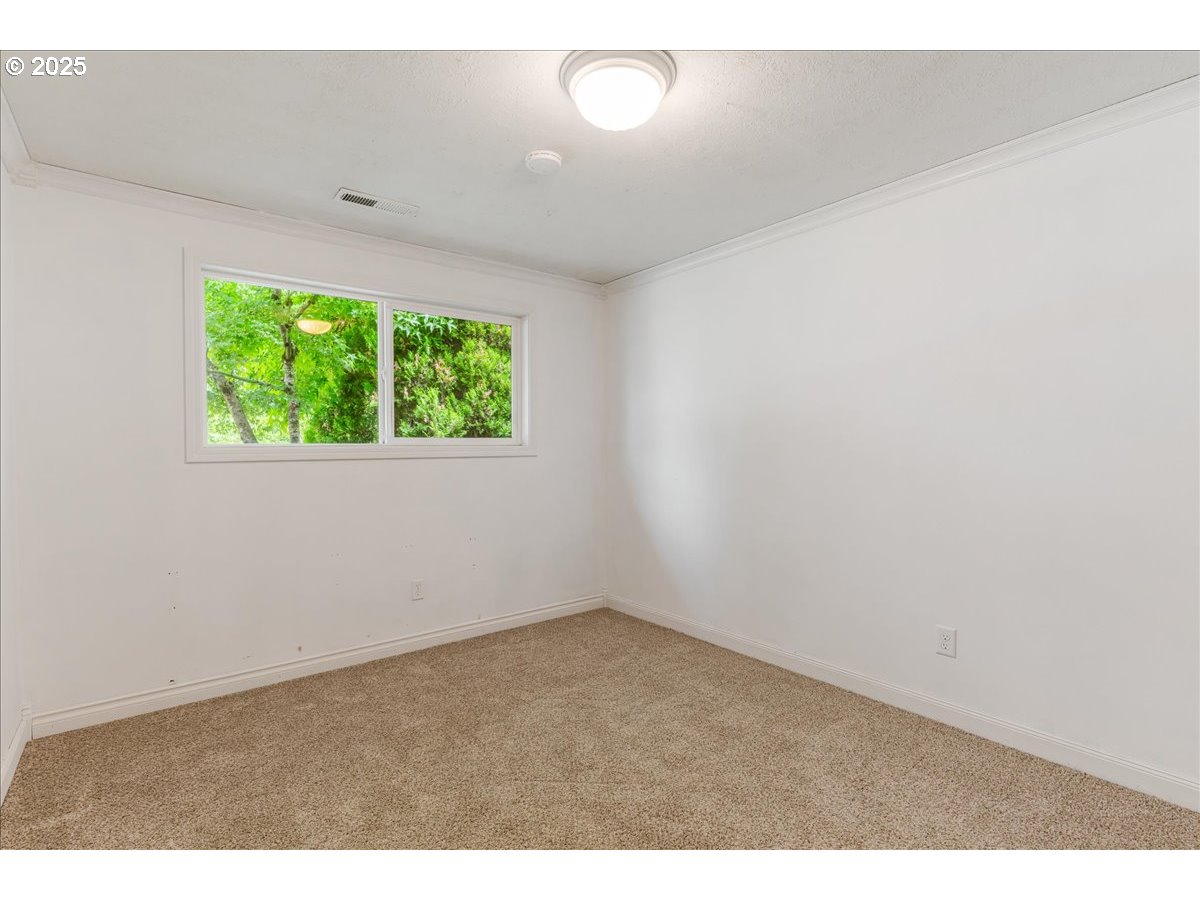 719 South Chehalem Street Newberg, OR 97132 - Photo 12 of 27 an empty room with a window