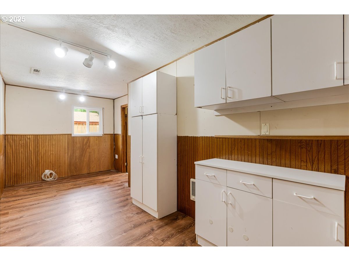 719 South Chehalem Street Newberg, OR 97132 - Photo 15 of 27 a view of cabinets
