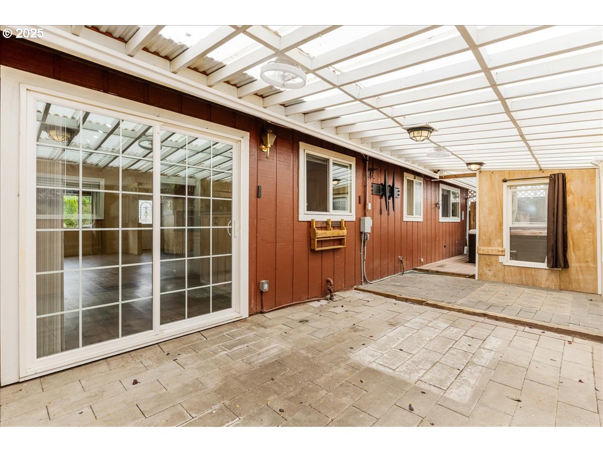 719 South Chehalem Street Newberg, OR 97132 - Photo 19 of 27 a view of empty room with windows