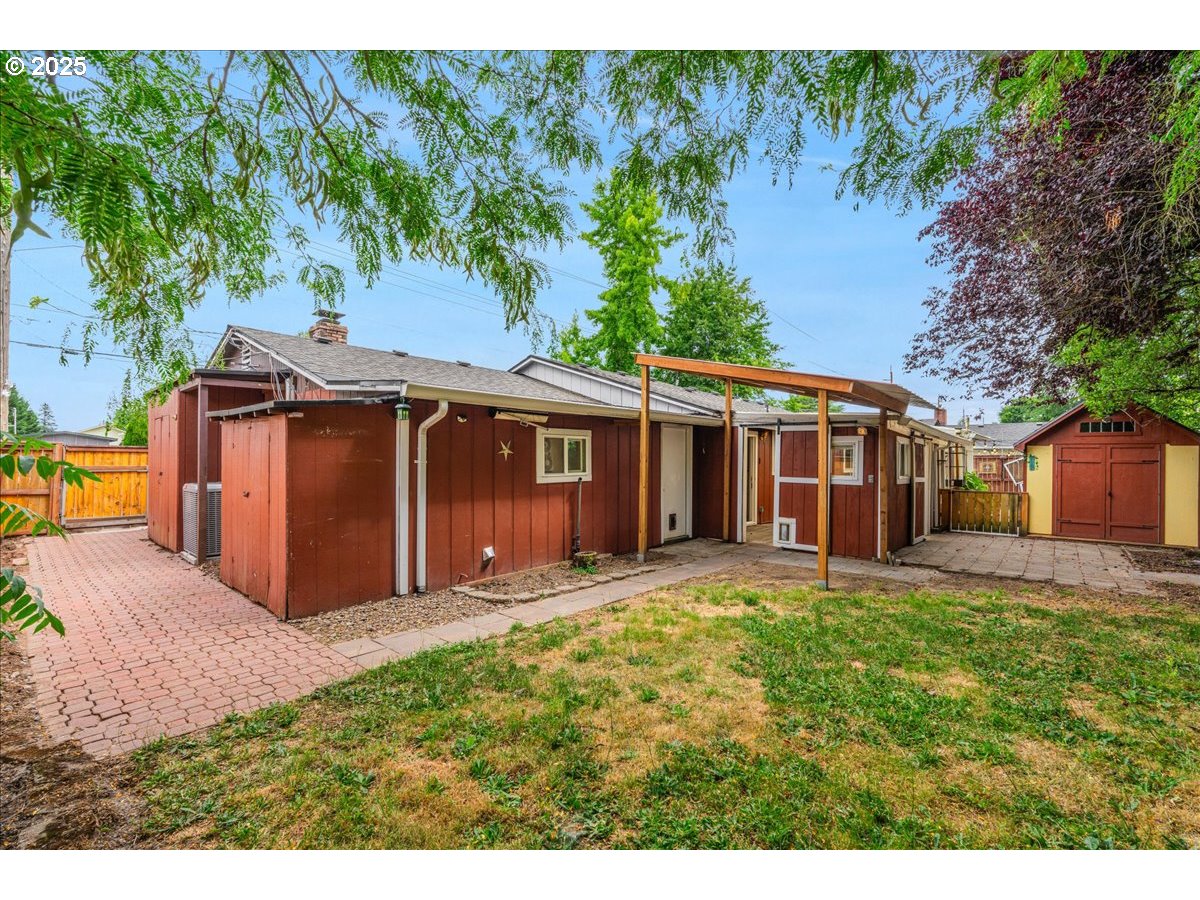 719 South Chehalem Street Newberg, OR 97132 - Photo 27 of 27 a view of a yard in front of a house with large tree