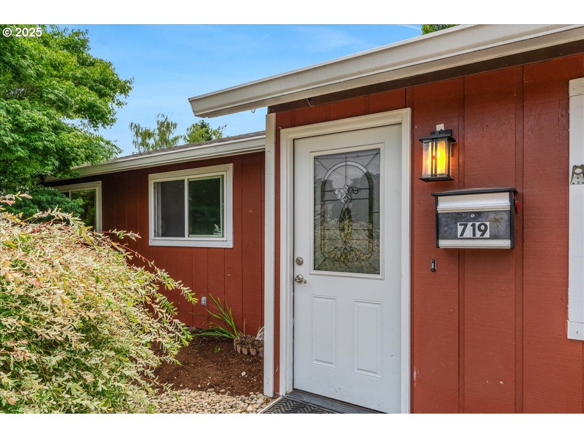719 South Chehalem Street Newberg, OR 97132 - Photo 3 of 27 a front view of a house with a tree