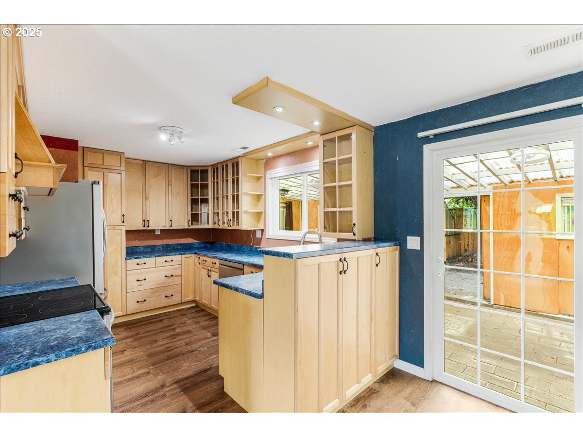 719 South Chehalem Street Newberg, OR 97132 - Photo 7 of 27 a kitchen with stainless steel appliances granite countertop a stove and a refrigerator