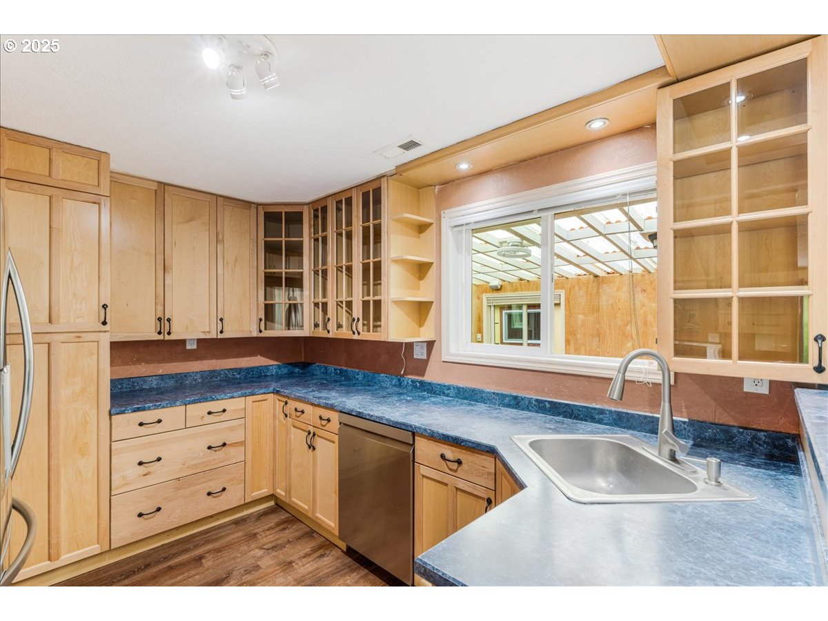 719 South Chehalem Street Newberg, OR 97132 - Photo 8 of 27 a kitchen with granite countertop a sink and a window