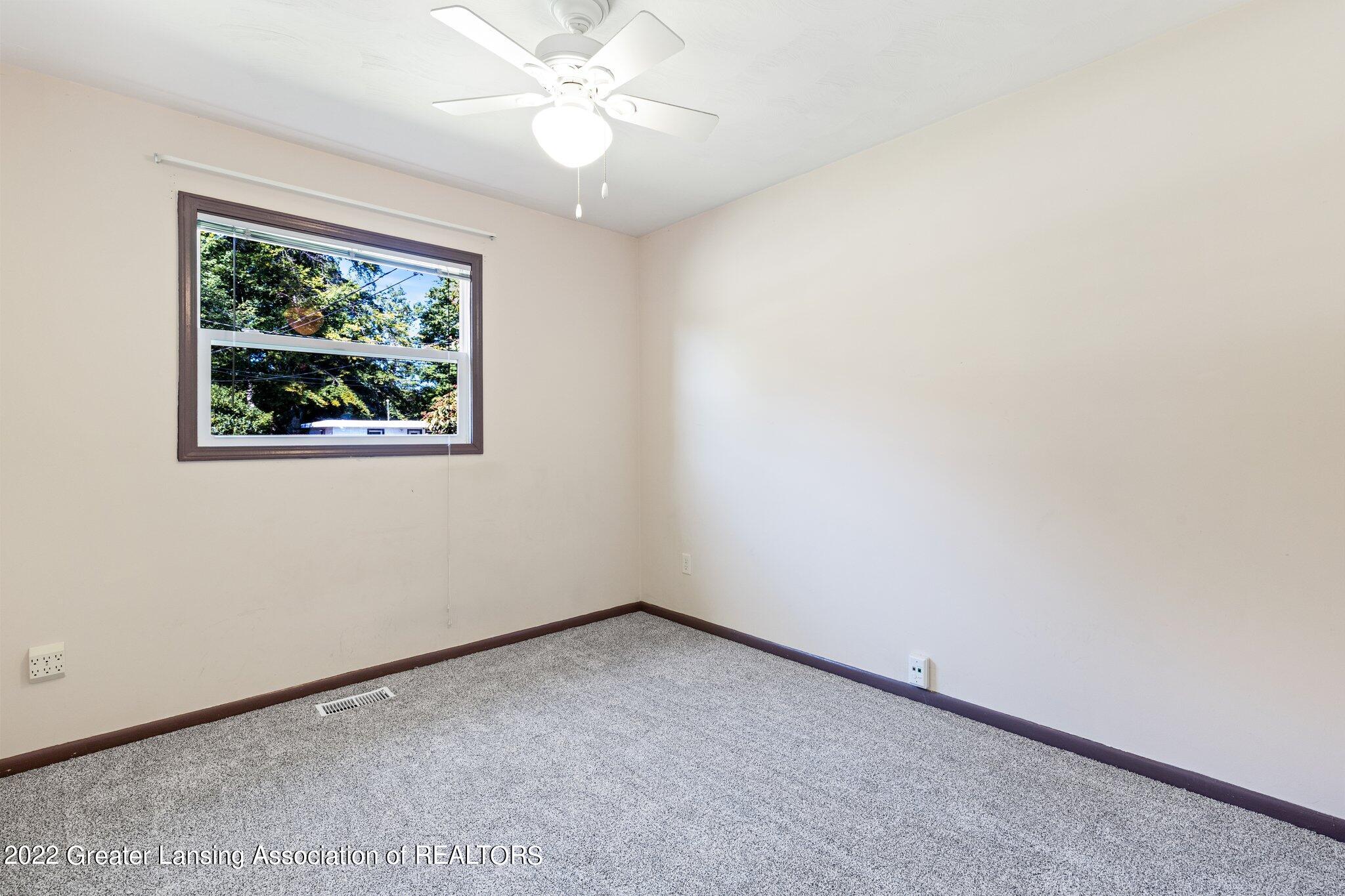 6527 Hilliard Road Lansing, MI 48911 - Photo 15 of 38 19-web-or-mls-0Z4A1489