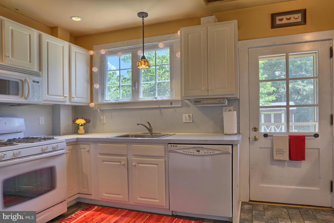 848 Pleasure Road Lancaster, PA 17601 - Photo 9 of 25 Gallery Image 9