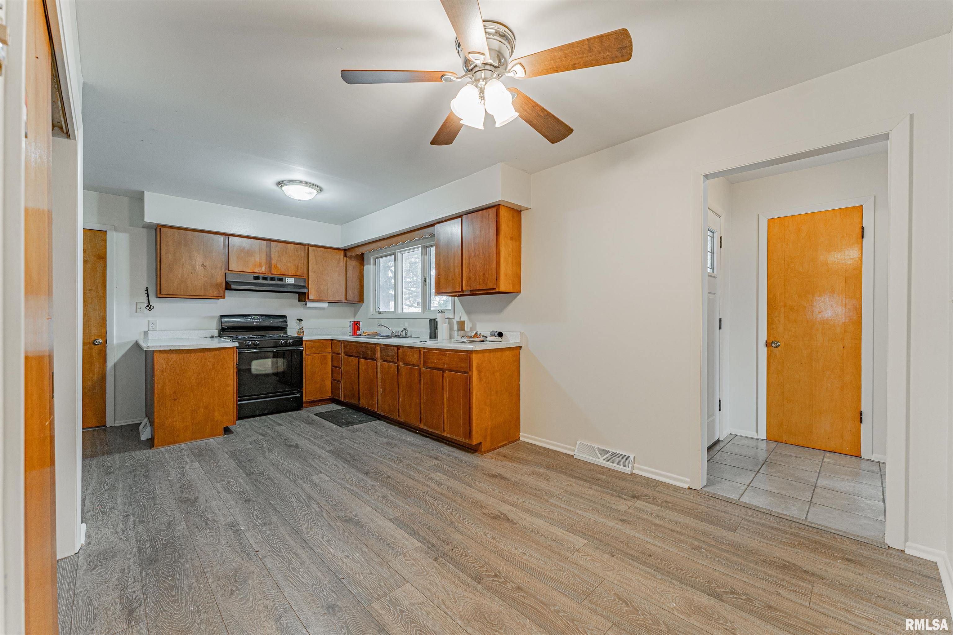 204 5th Street Armington, IL 61721 - Photo 9 of 19 Gallery Image 9