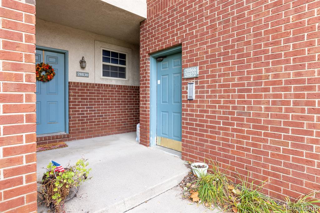 28872 Five Mile Road Livonia, MI 48154 - Photo 3 of 23
