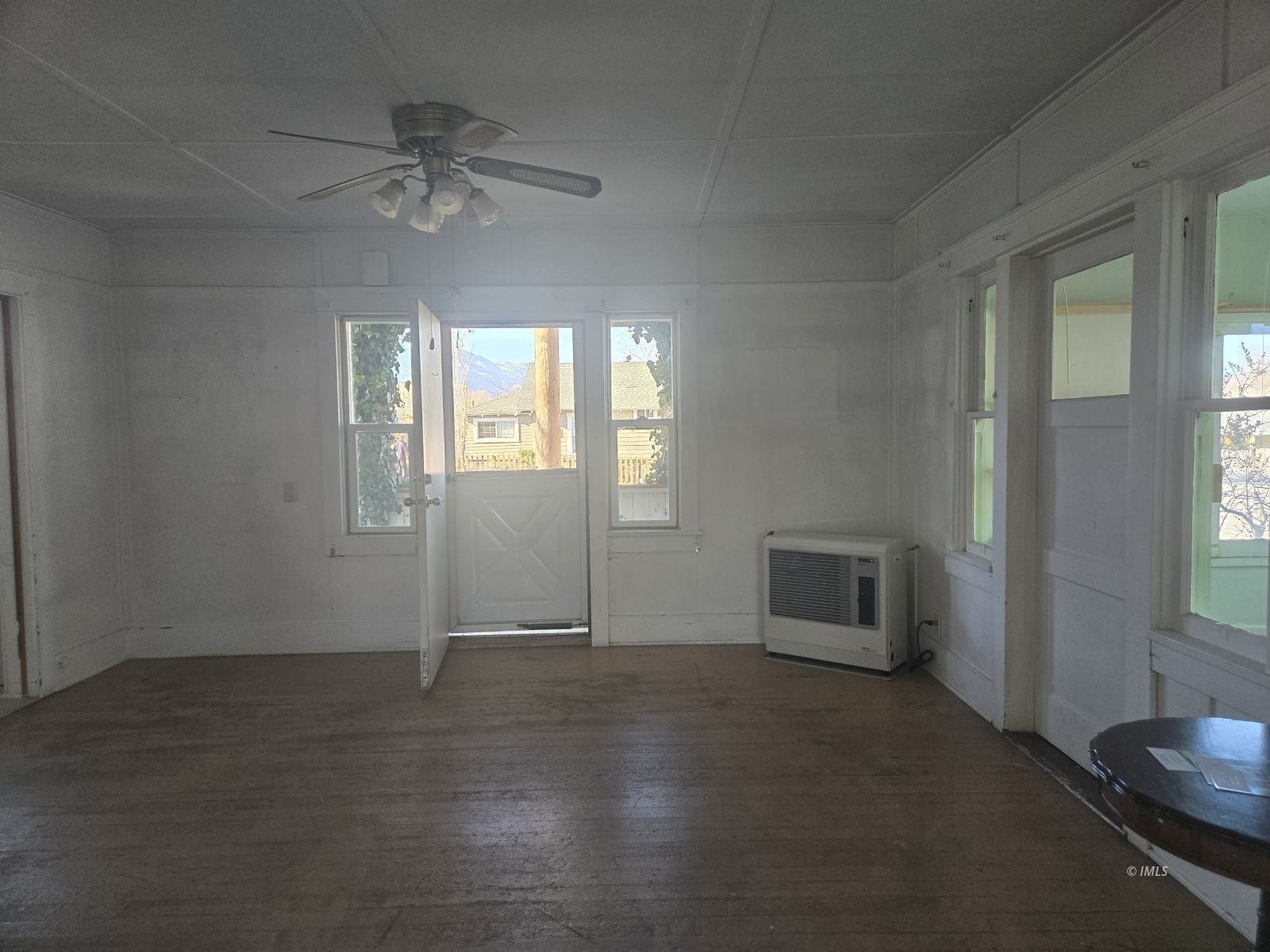 507 South Edwards Street Independence, CA 93526 - Photo 2 of 11 Entry Door