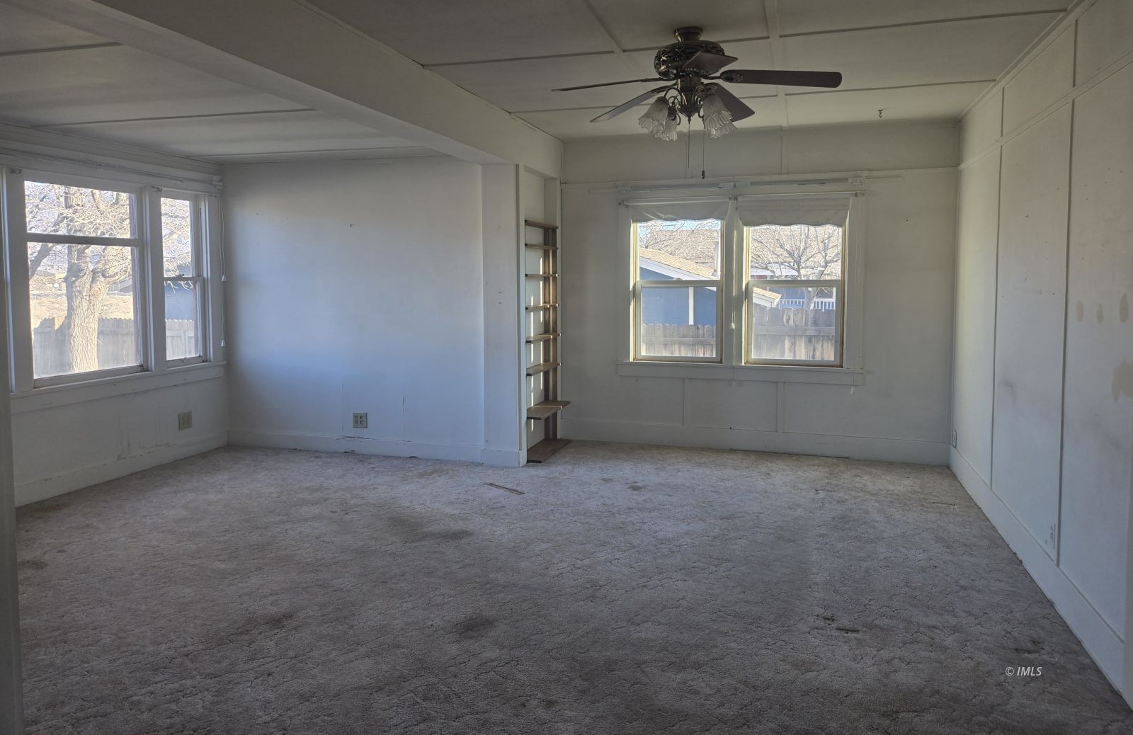507 South Edwards Street Independence, CA 93526 - Photo 3 of 14 Living Room