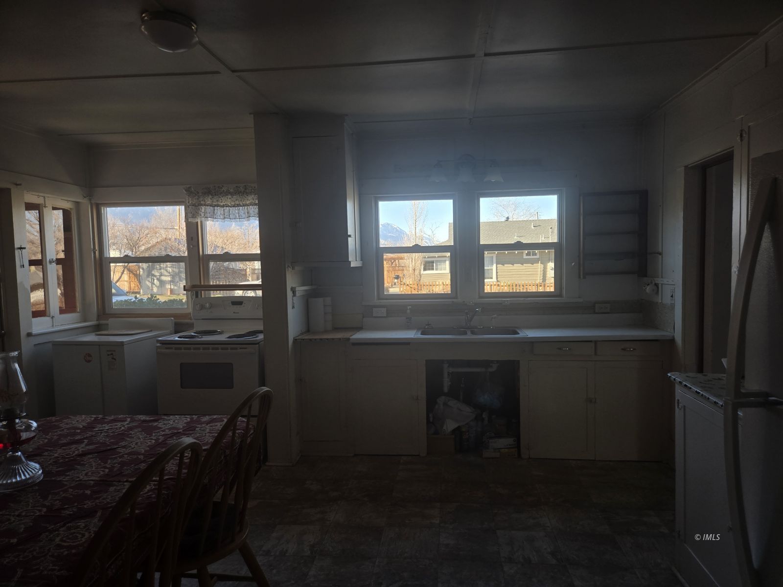 507 South Edwards Street Independence, CA 93526 - Photo 5 of 11 Kitchen