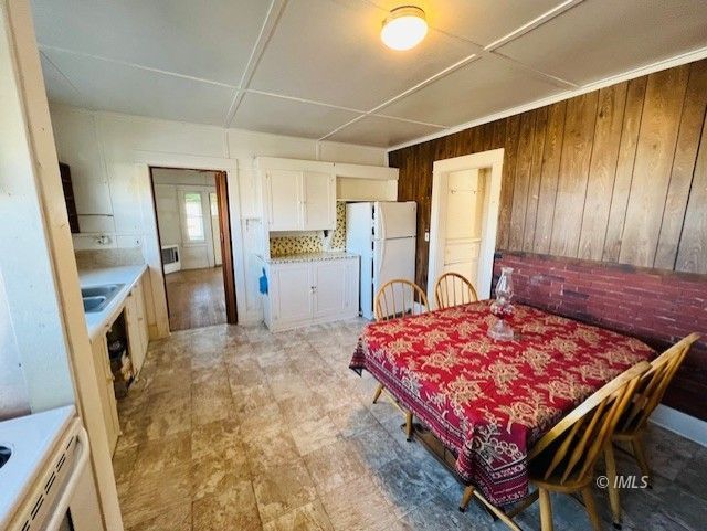 507 South Edwards Street Independence, CA 93526 - Photo 5 of 14 Kitchen