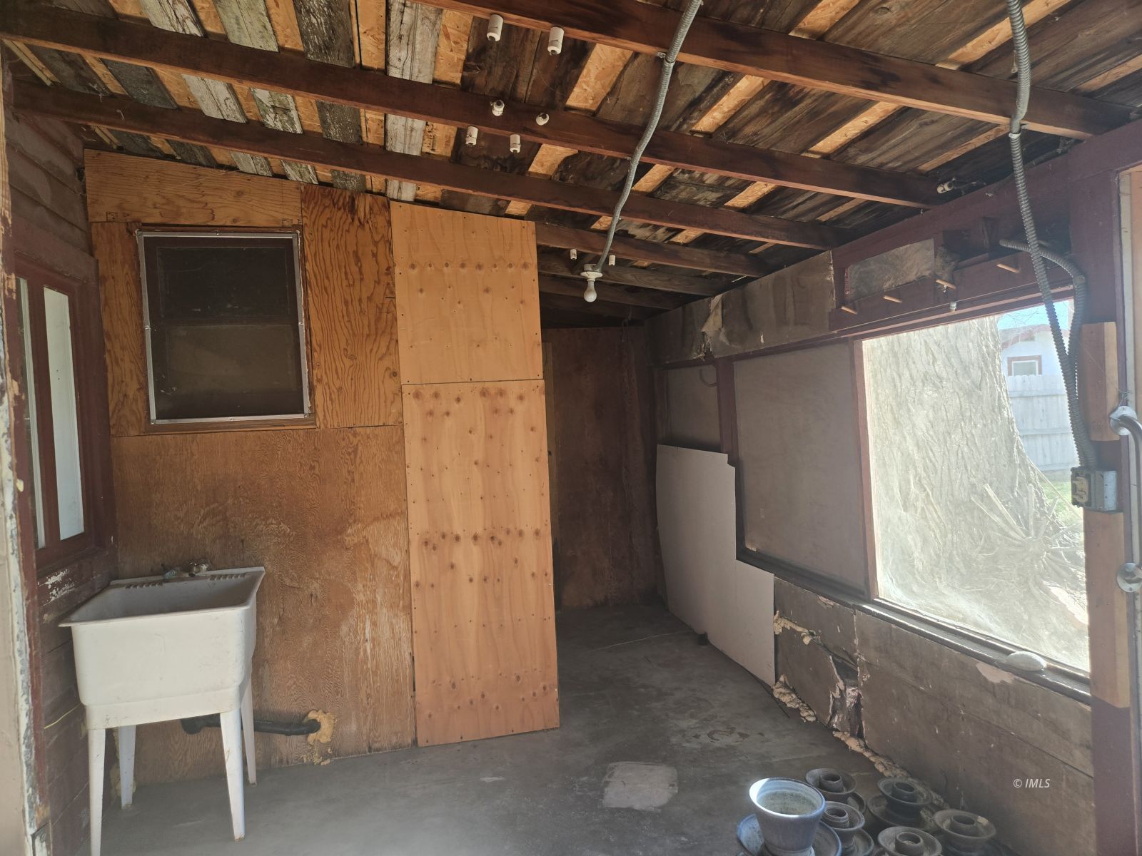 507 South Edwards Street Independence, CA 93526 - Photo 8 of 11 Back Room