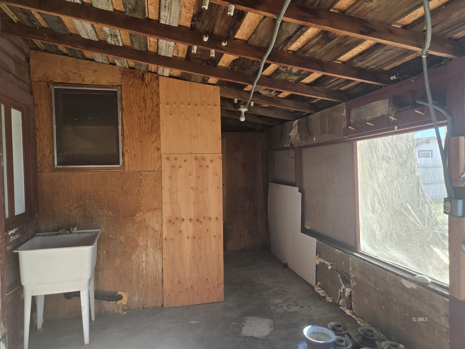 507 South Edwards Street Independence, CA 93526 - Photo 8 of 14 Back Room