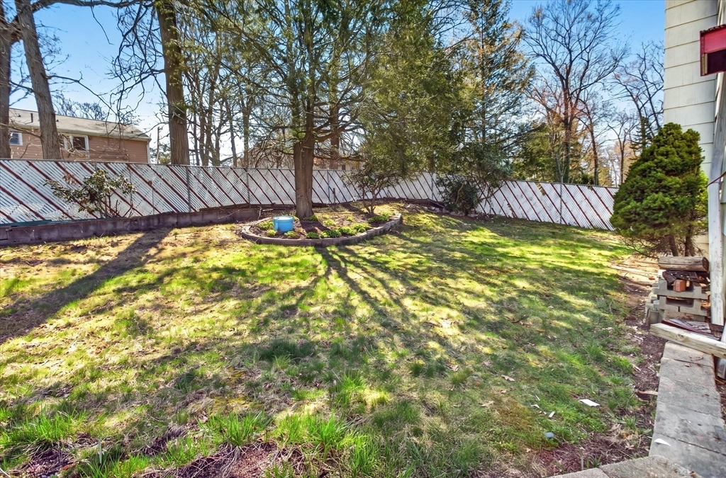 25 Gloversbrook Road Randolph, MA 02368 - Photo 34 of 40