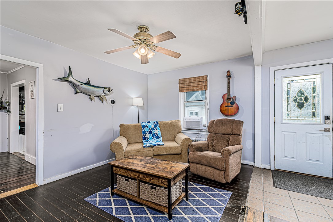 28 Bakers Creek Road Warwick, RI 02886 - Photo 5 of 31