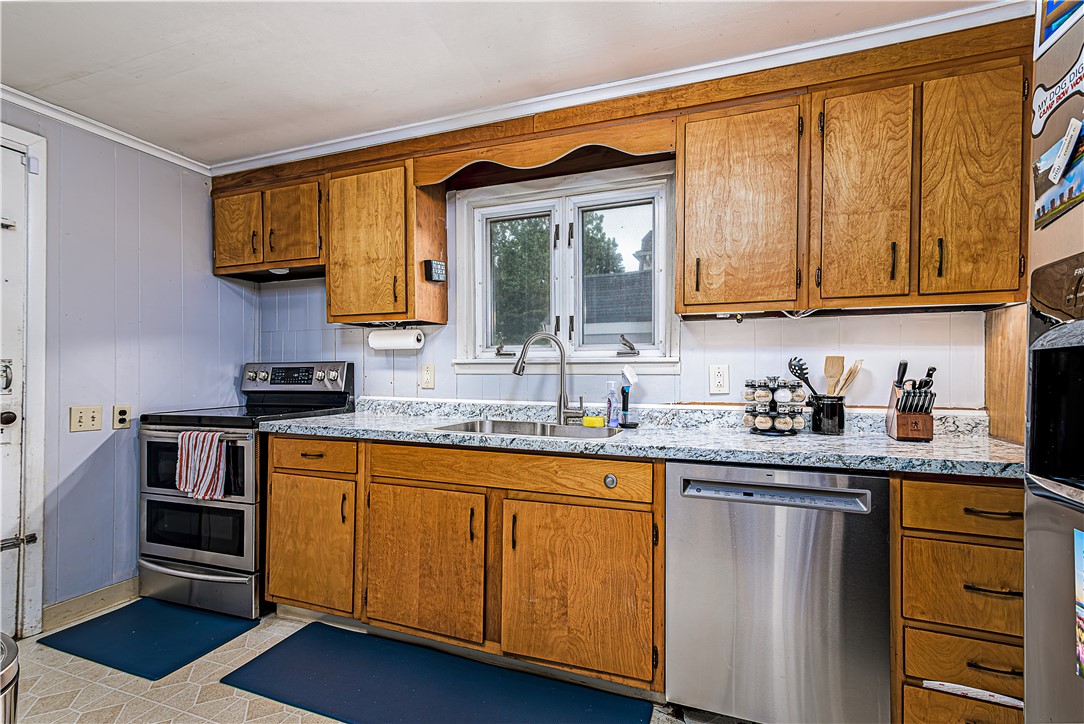 28 Bakers Creek Road Warwick, RI 02886 - Photo 9 of 31