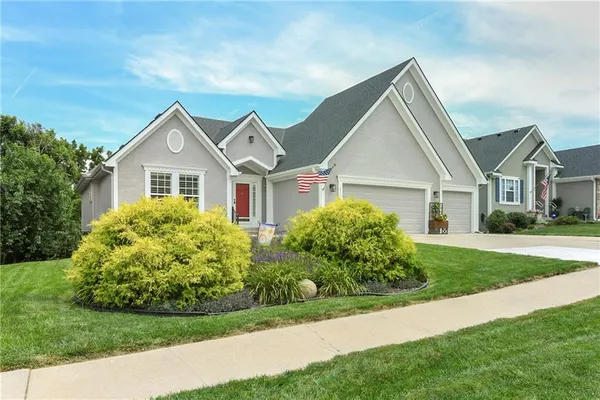 $450,000 | 537 Northeast Topaz Drive, Lee's Summit, MO 64086
