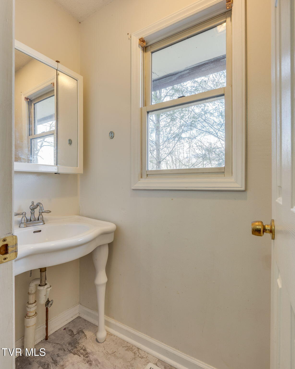 102 Brummett Road Unicoi, TN 37692 - Photo 13 of 40 011