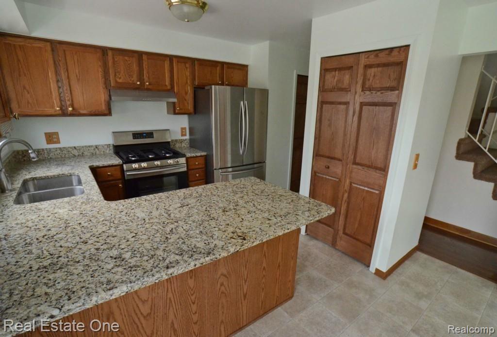 364 Huntington Court Rochester Hills, MI 48307 - Photo 6 of 25